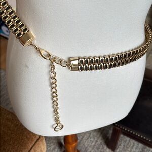 Elegant Gold Chain Necklace